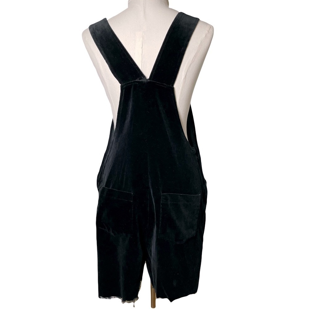 Y2K/90’s Black Velvet Overall Cutoffs Womens M
Body Action Design Jeffrey Halper - Picture 9 of 11